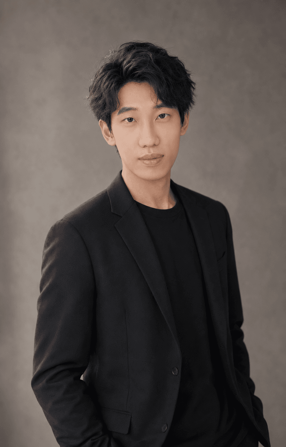 李赢洲半身肖像